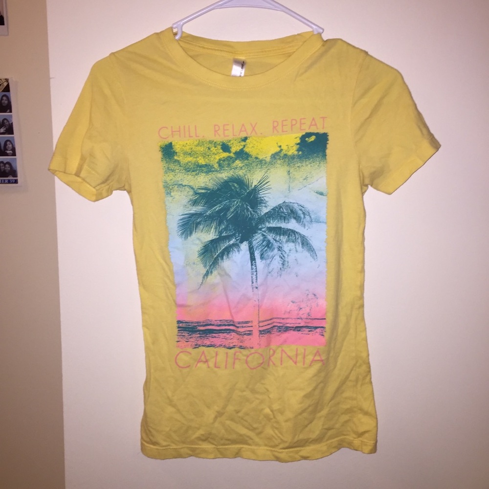 FREE Graphic shirt Yellow